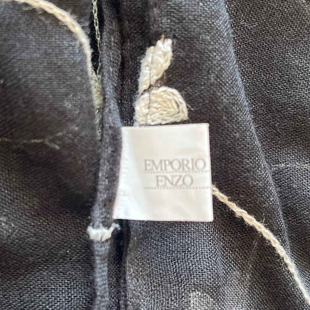 Emporio Enzo Floral Embroidered Oblong Scarf NWT Black White Lightweight